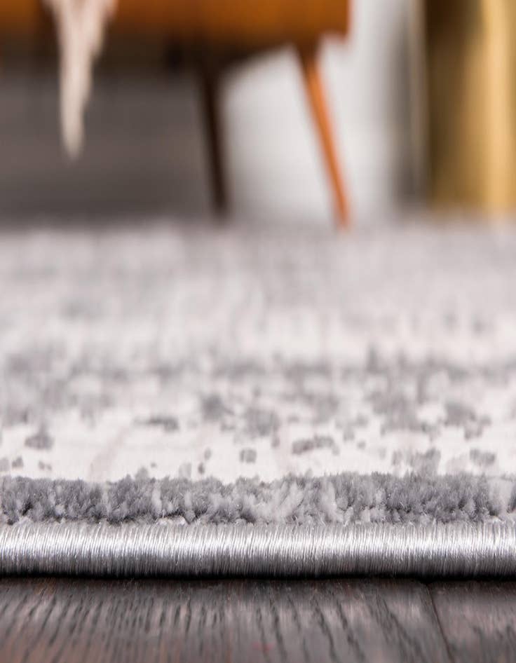 Detail image of 2' 7 x 6' Derbyshire Runner Rug