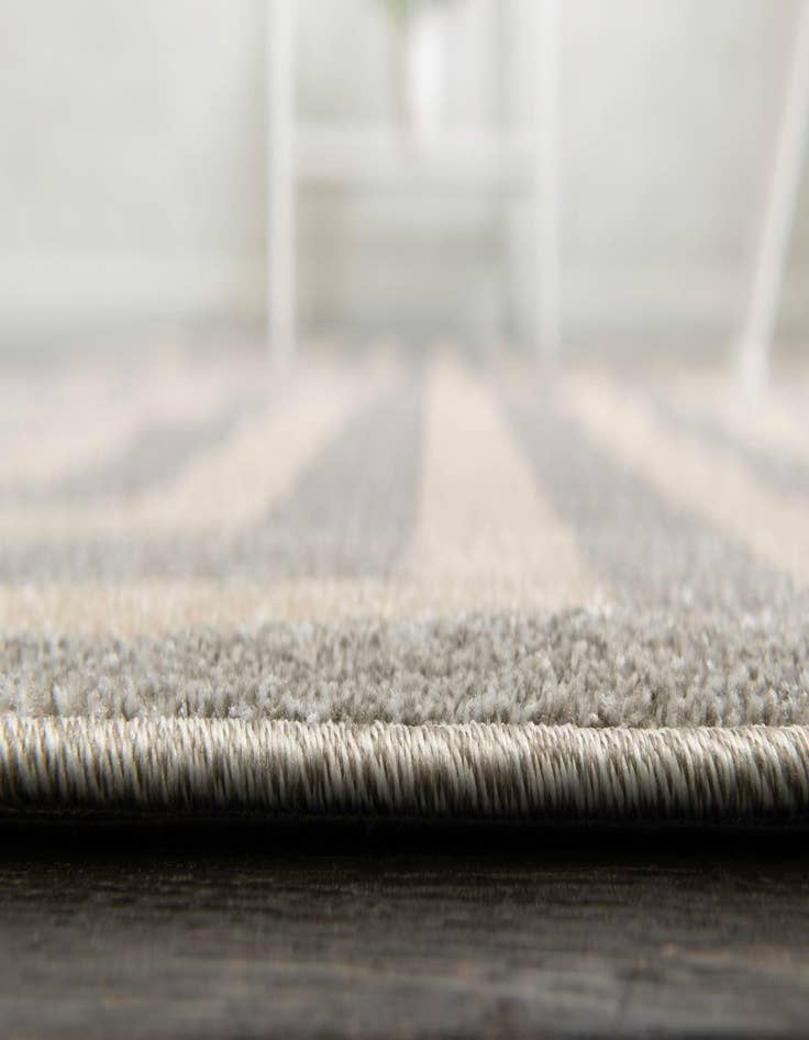 Detail image of 2' 7 x 10' Greek Key Runner Rug