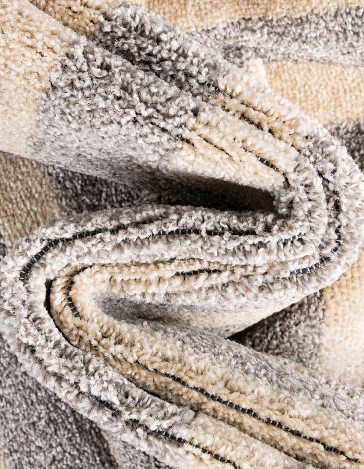 Detail image of 2' 7 x 10' Greek Key Runner Rug