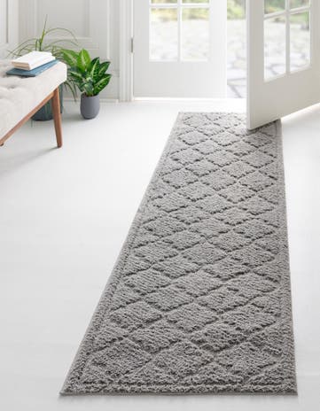 2' x 6' 7 Lattice Shag Runner Rug