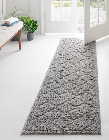 2' x 6' 7 Lattice Shag Runner Rug