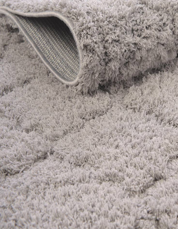 Detail image of 2' 7 x 10' Lattice Shag Runner Rug