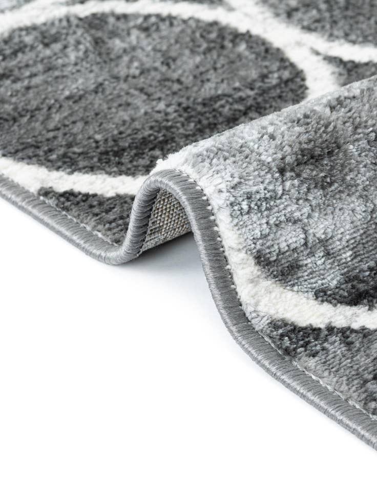 Detail image of 3' x 19' 8 Lattice Trellis Runner Rug