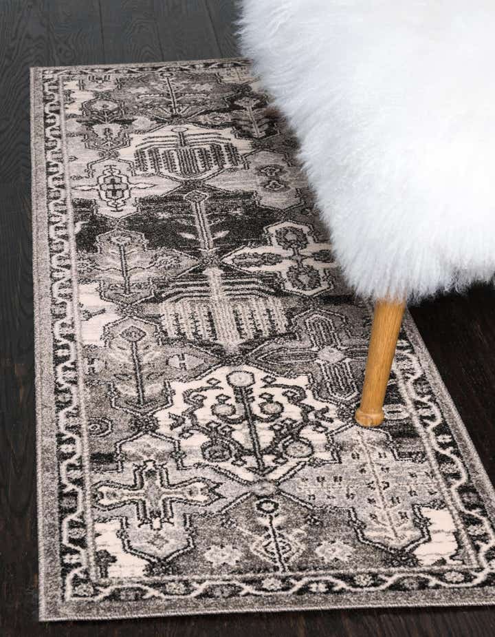 2' 7 x 10' Miranda Runner Rug