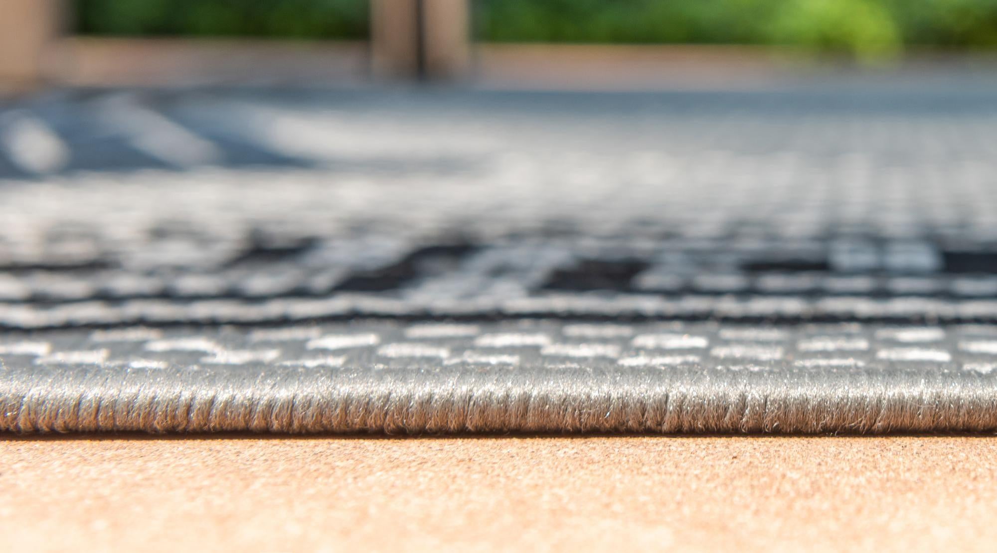2' x 6' Easy-Clean Border Indoor / Outdoor Runner Rug