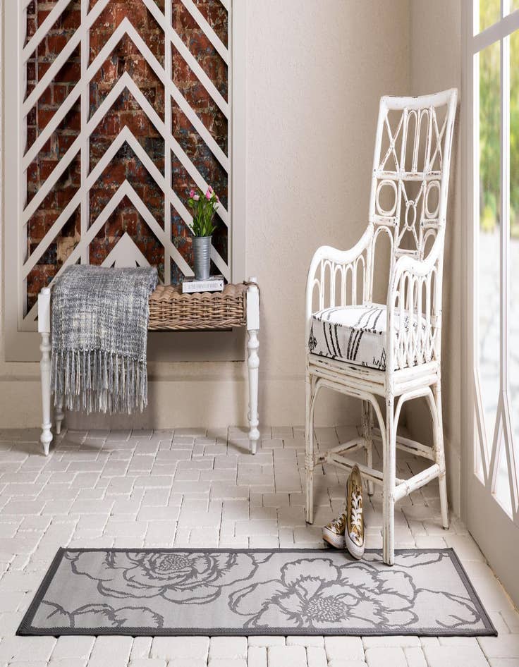 Detail image of 2' 2 x 6'  Washable Botanical Indoor / Outdoor Runner Rug