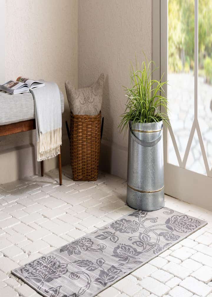 2' 2 x 6' Easy-Clean Botanical Indoor / Outdoor Runner Rug