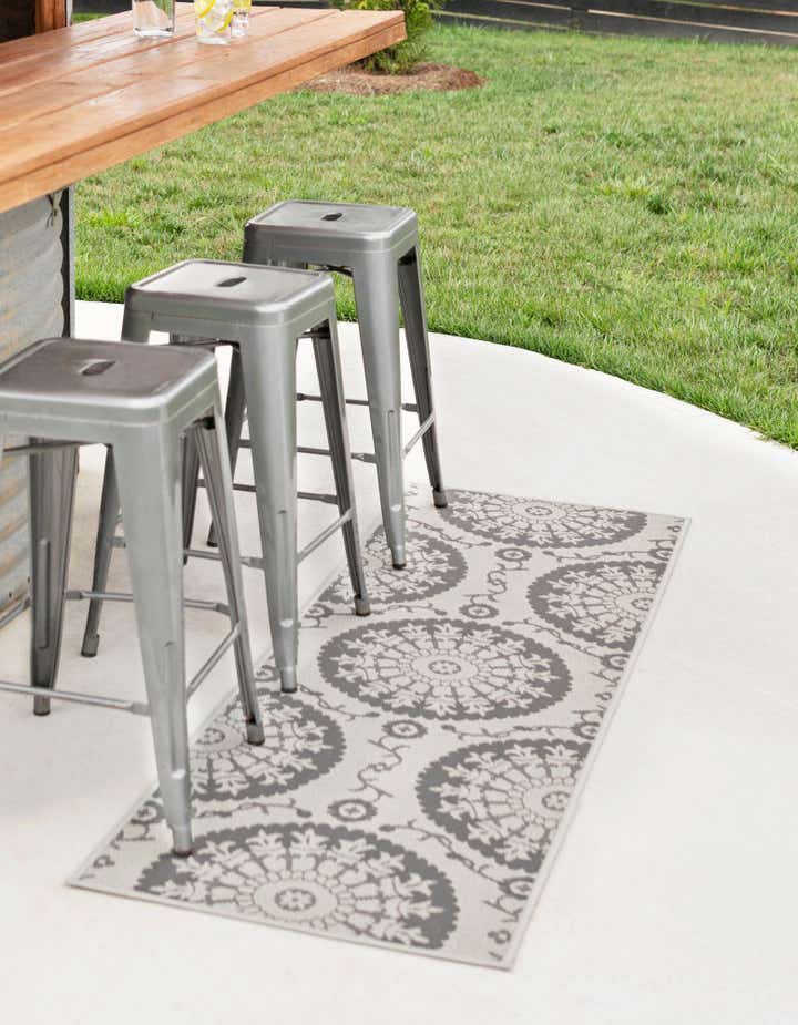 2' 2 x 6' Easy-Clean Botanical Indoor / Outdoor Runner Rug