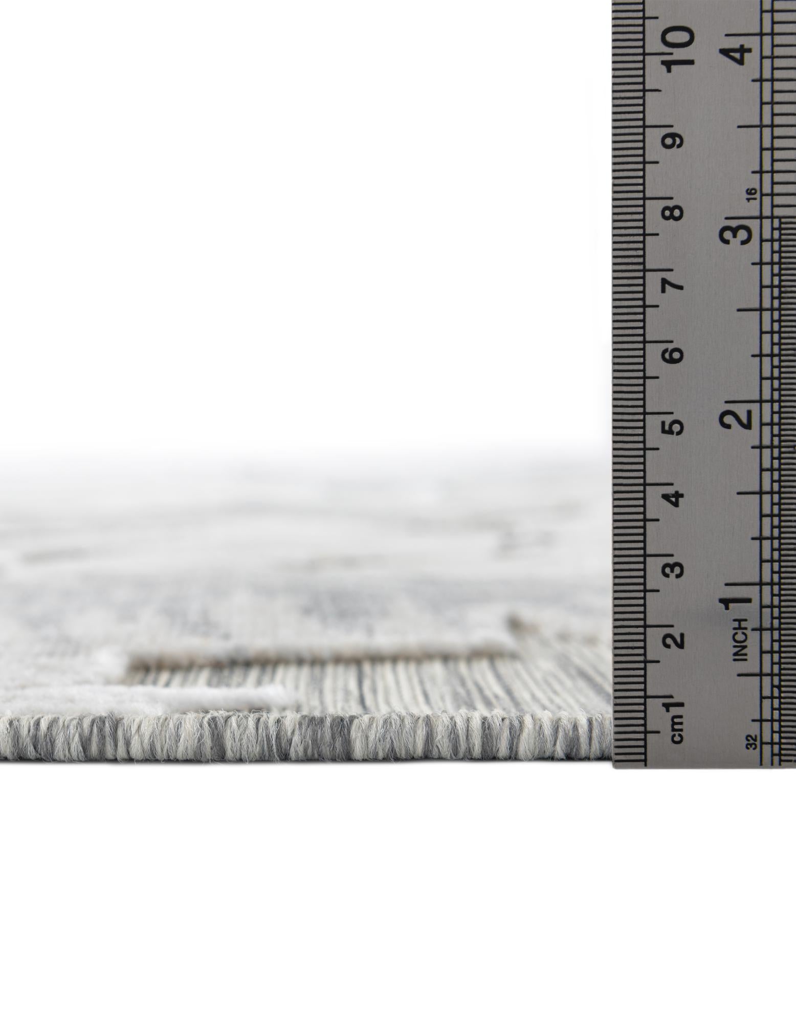 2' 2 x 5' 3 Easy-Clean Botanical Indoor / Outdoor Runner Rug