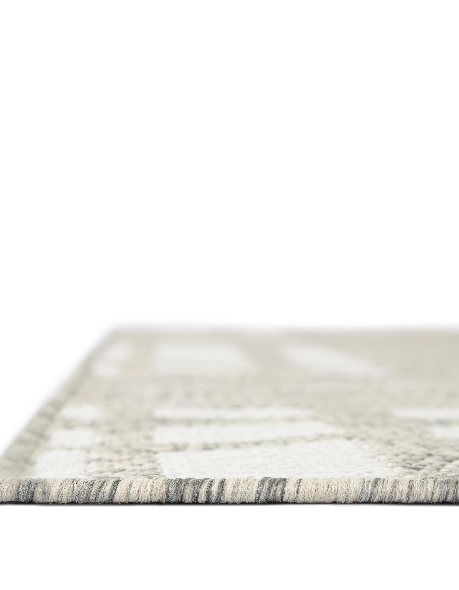2' x 5' 3 Easy-Clean Checkered Indoor / Outdoor Runner Rug