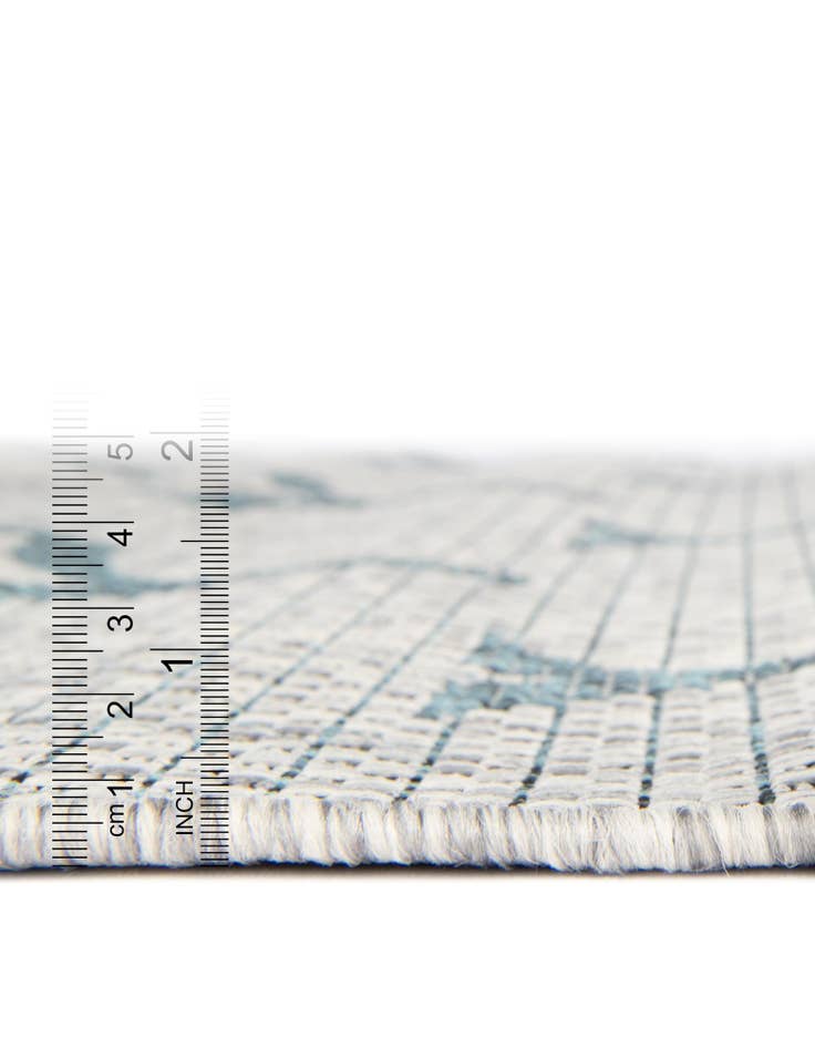 Detail image of 2' 7 x 10' Easy-Clean Lattice Indoor / Outdoor Runner Rug