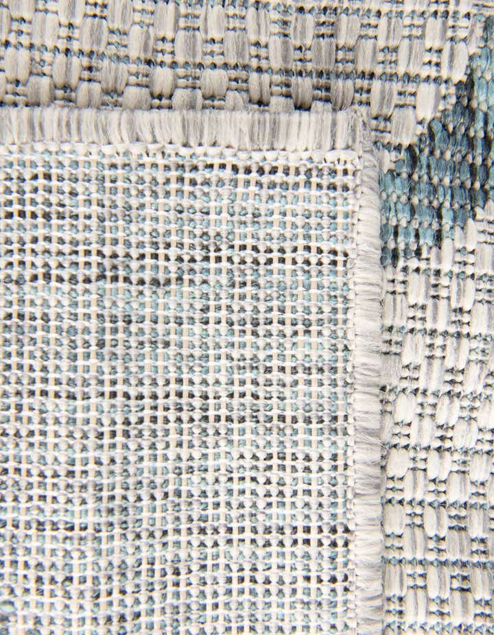 2' 7 x 10' Easy-Clean Lattice Indoor / Outdoor Runner Rug
