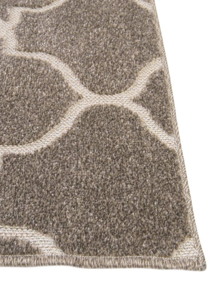 Detail image of 2' x 6' Easy-Clean Lattice Indoor / Outdoor Runner Rug