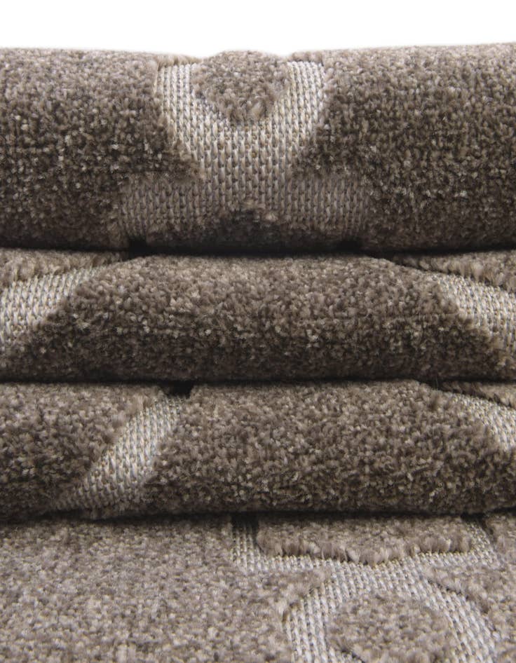 Detail image of 2' x 6' Easy-Clean Lattice Indoor / Outdoor Runner Rug