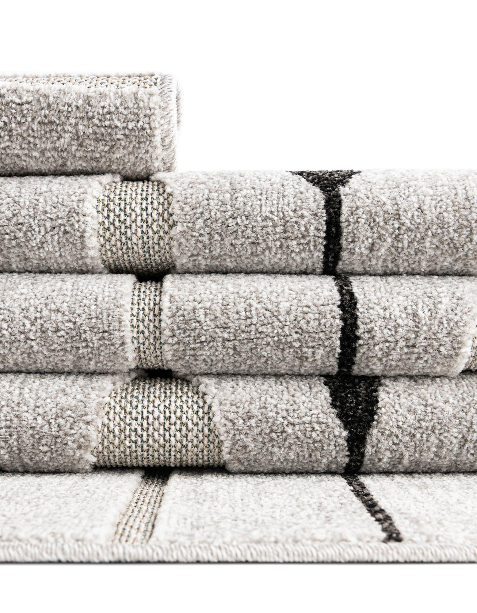 2' x 6' Easy-Clean Modern Indoor / Outdoor Runner Rug