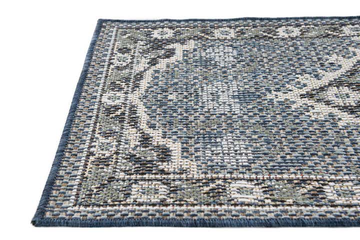 1' 10 x 7' 6 Easy-Clean Traditional Indoor / Outdoor Runner Rug