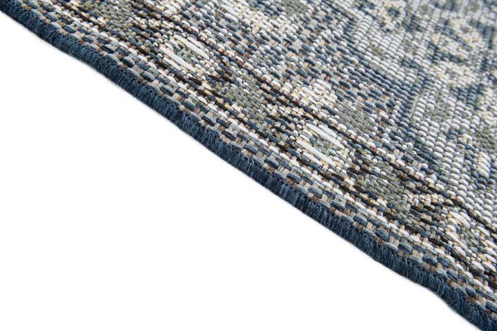 1' 10 x 7' 6 Easy-Clean Traditional Indoor / Outdoor Runner Rug