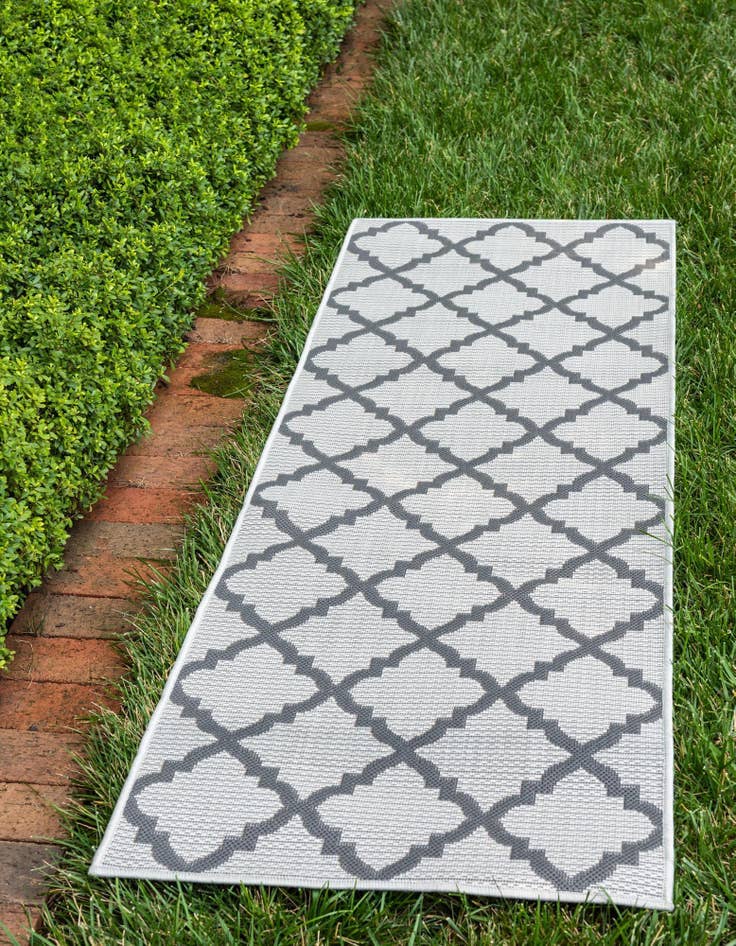 Detail image of 2' 2 x 6'  Washable Trellis Indoor / Outdoor Runner Rug