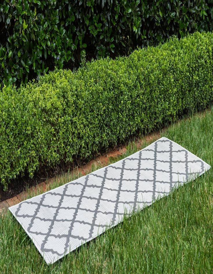 Detail image of 2' 2 x 6'  Washable Trellis Indoor / Outdoor Runner Rug