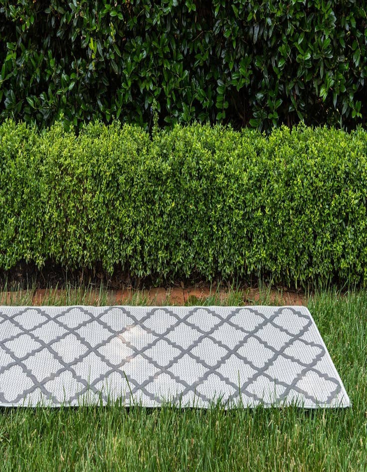Detail image of 2' 2 x 6'  Washable Trellis Indoor / Outdoor Runner Rug