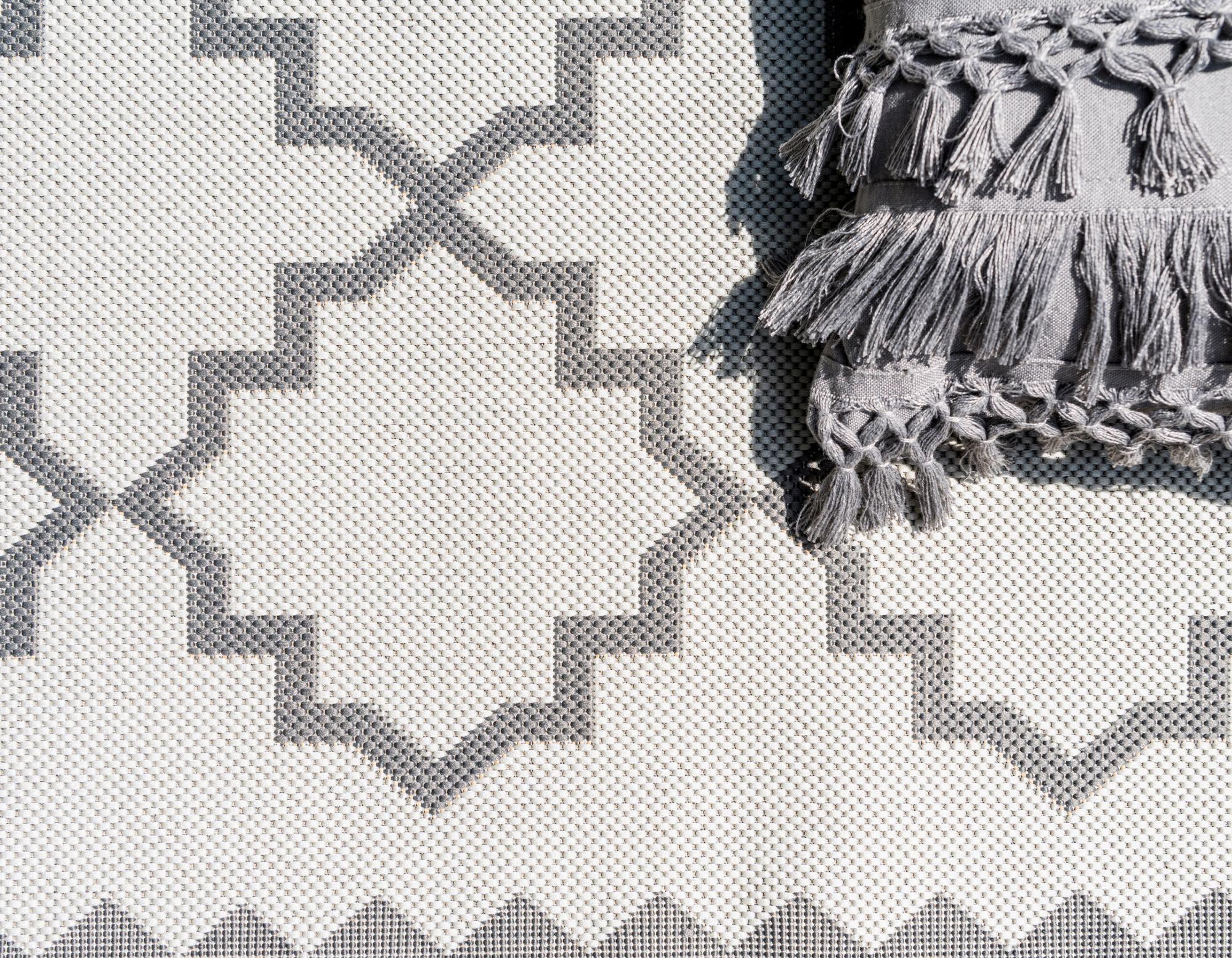 2' 2 x 6' Easy-Clean Trellis Indoor / Outdoor Runner Rug
