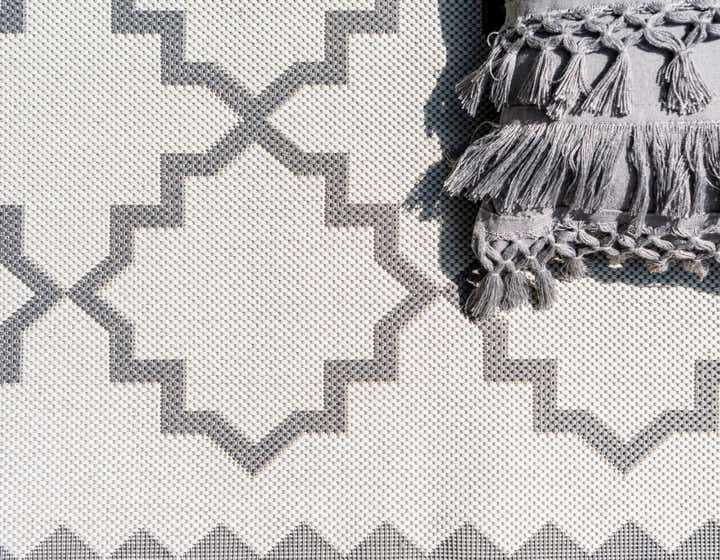 2' 2 x 6' Easy-Clean Trellis Indoor / Outdoor Runner Rug