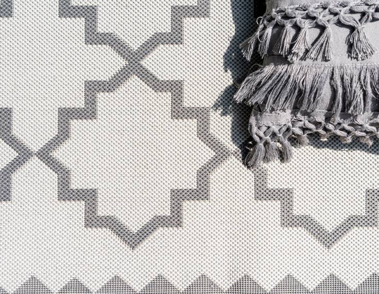 Detail image of 2' 2 x 6' Easy-Clean Trellis Indoor / Outdoor Runner Rug