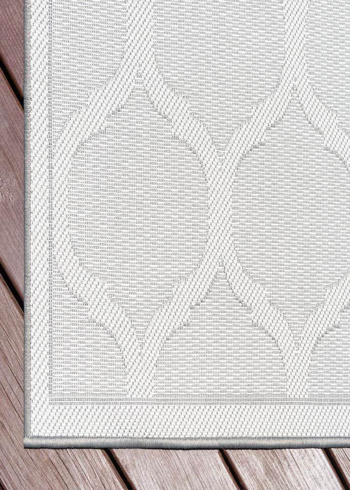 2' 2 x 6' Easy-Clean Trellis Indoor / Outdoor Runner Rug