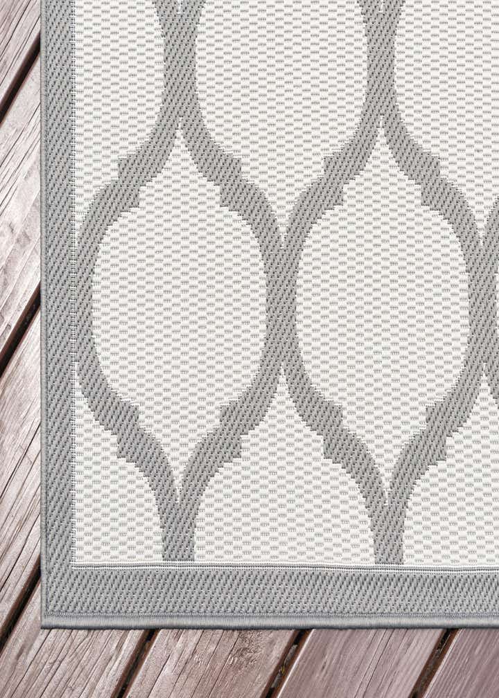 2' 2 x 6' Easy-Clean Trellis Indoor / Outdoor Runner Rug