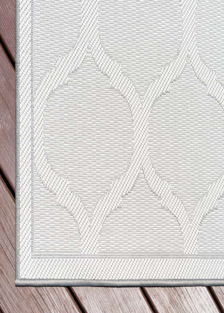 2' 2 x 6' Easy-Clean Trellis Indoor / Outdoor Runner Rug