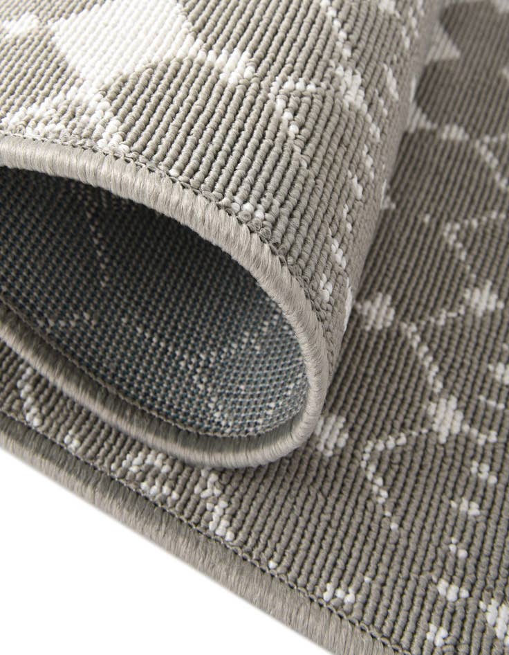 Detail image of 2' x 6' Easy-Clean Trellis Indoor / Outdoor Runner Rug