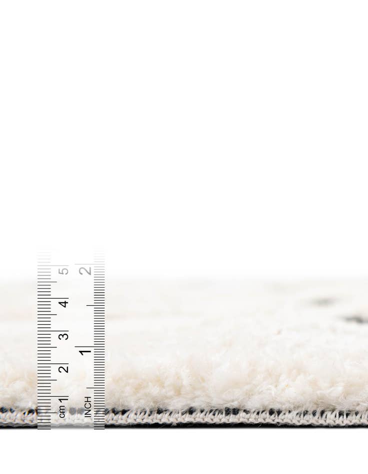 Detail image of 2' 7 x 8' Prismatic Runner Rug