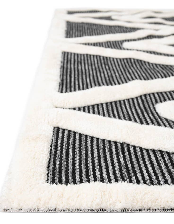 Detail image of 2' 7 x 8' Prismatic Runner Rug