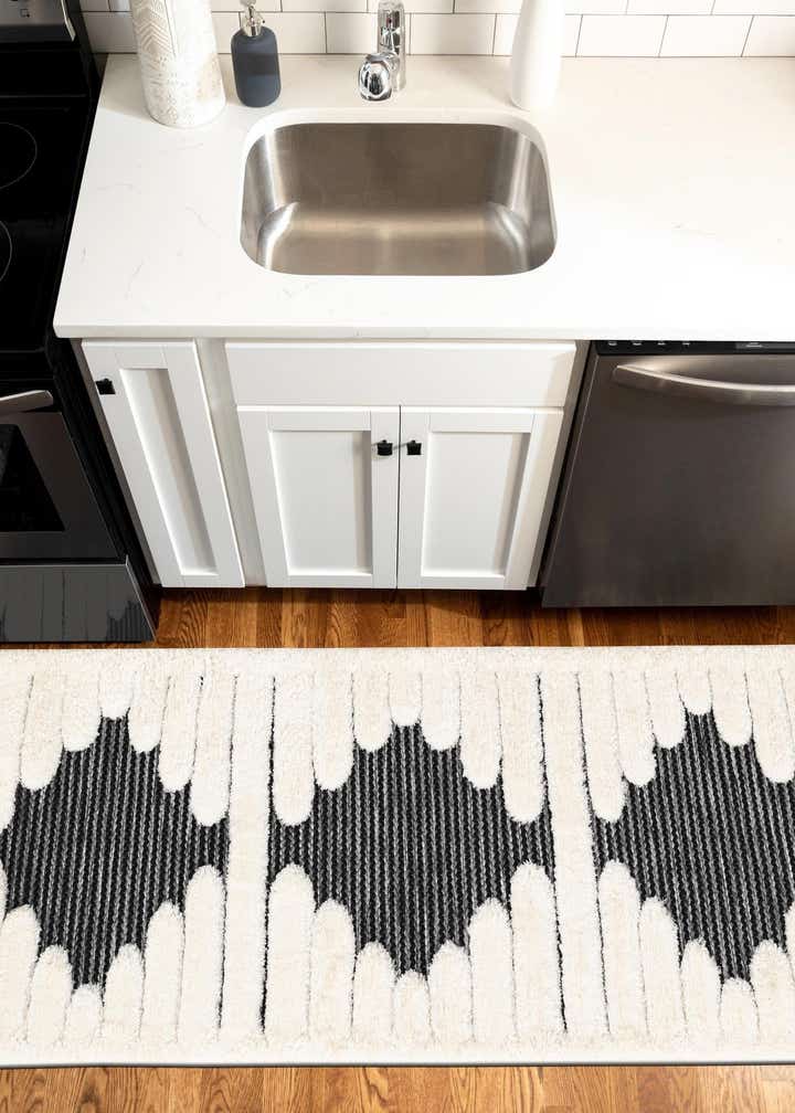 2' x 5' Prismatic Runner Rug