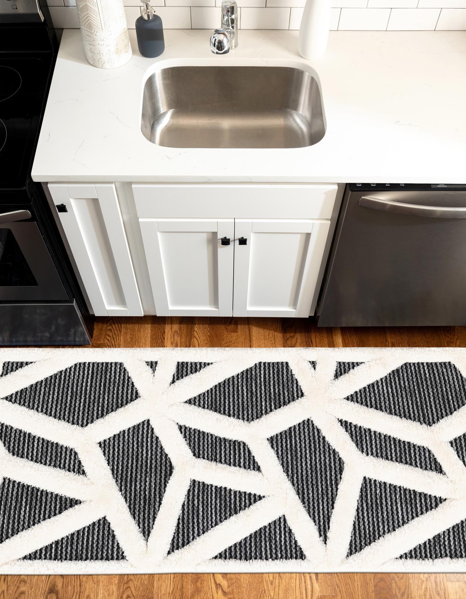 2' 7 x 12' Prismatic Runner Rug