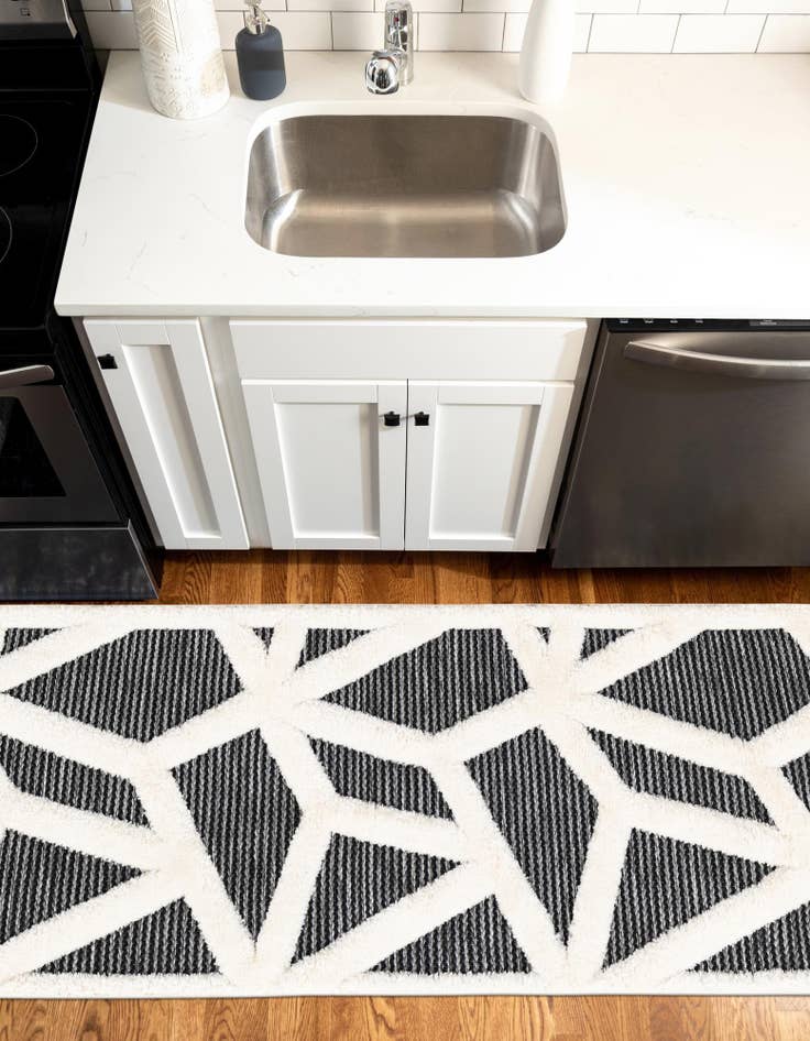 Detail image of 2' 7 x 10' Prismatic Runner Rug