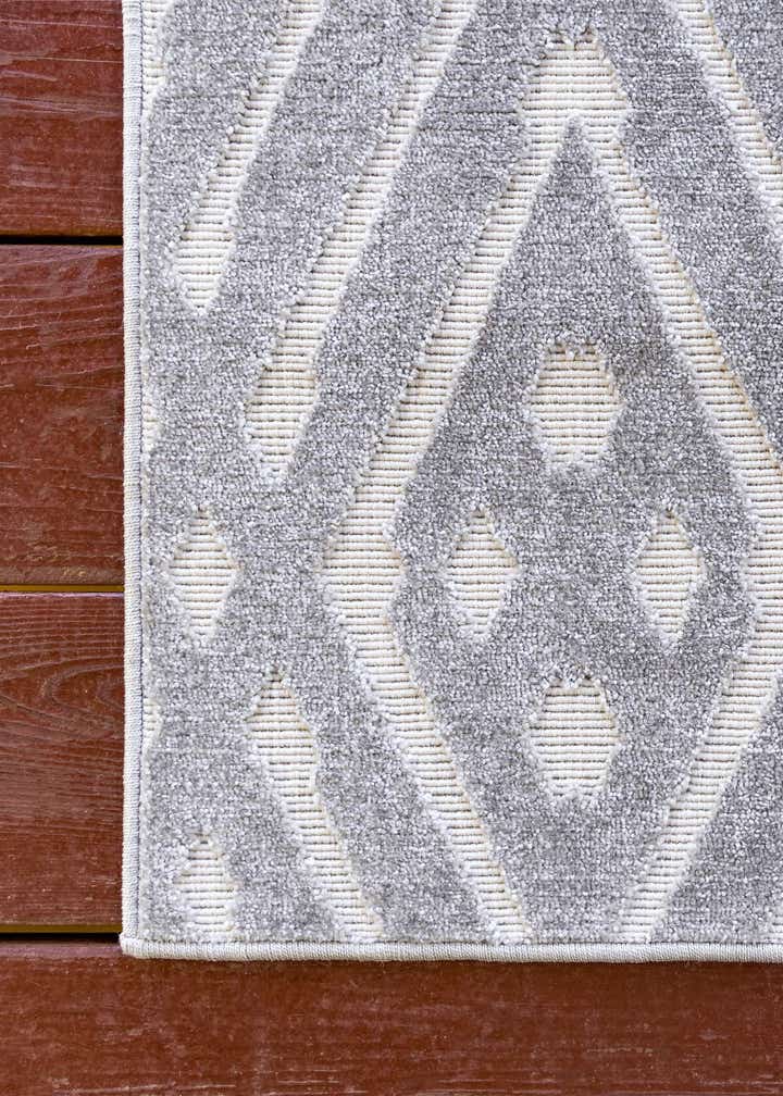 2' x 6' Easy-Clean Sabrina Soto Ella Indoor / Outdoor Runner Rug