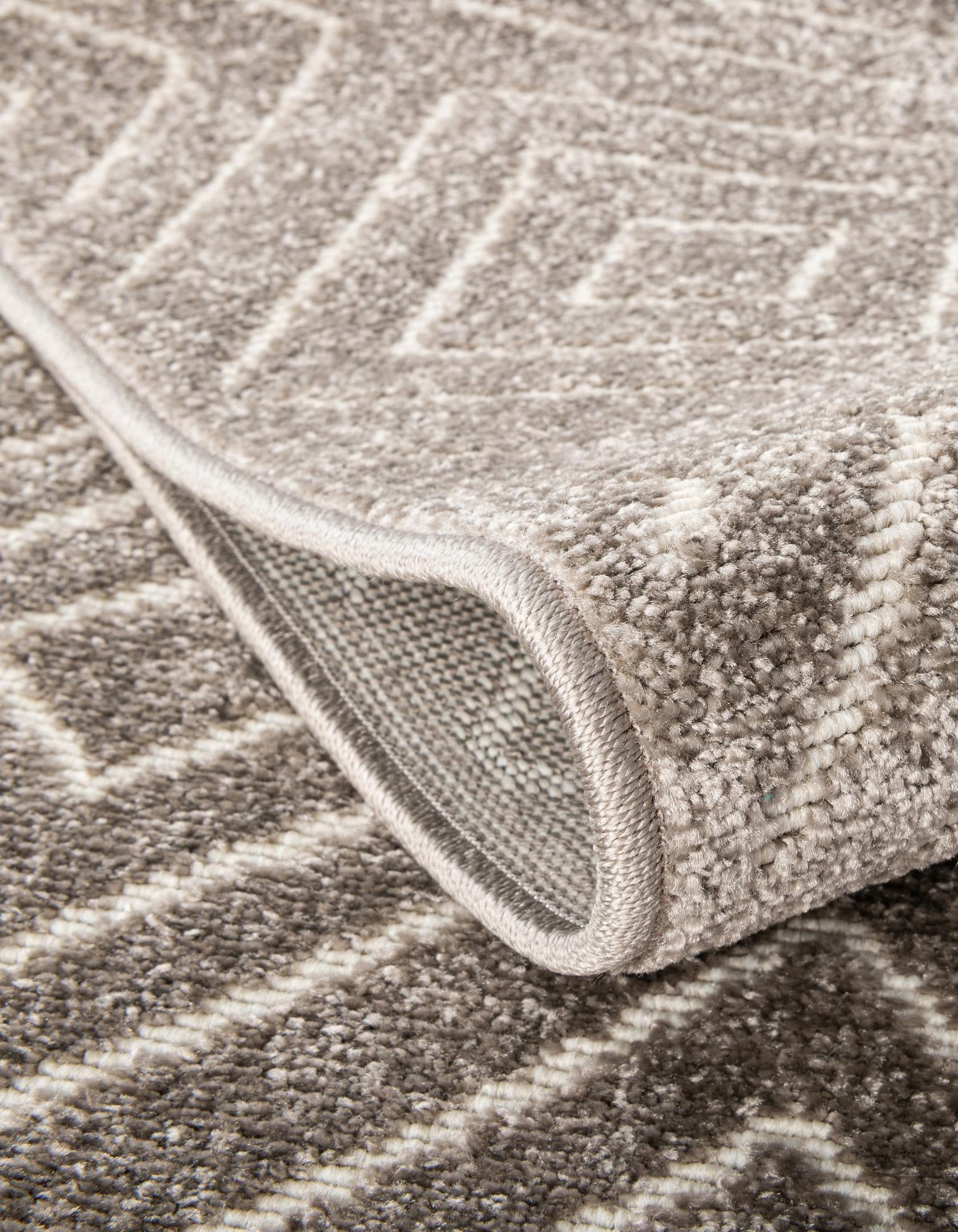 2' 7 x 12' Easy-Clean Sabrina Soto Indoor / Outdoor Runner Rug