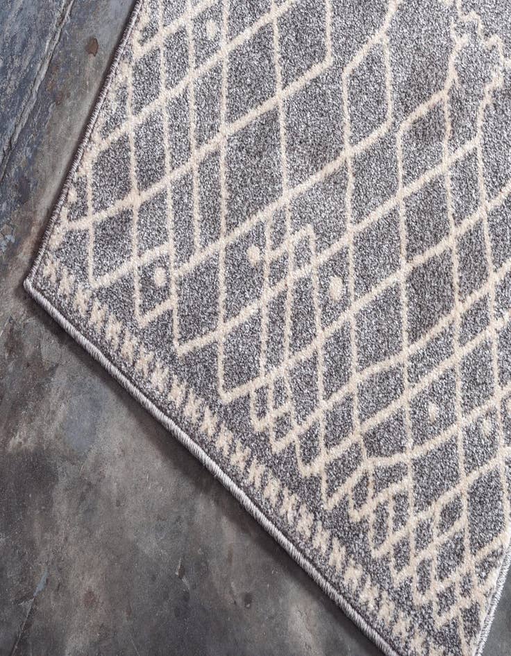 Detail image of 2' 7 x 10' Tangier Runner Rug