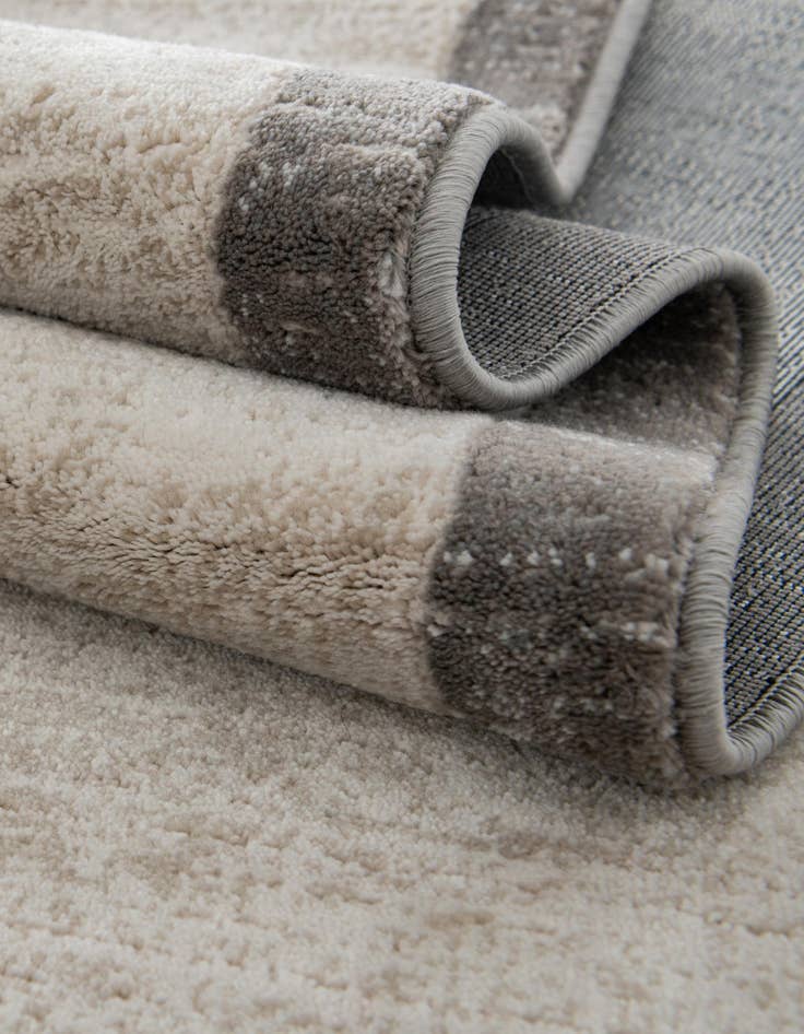 Detail image of Jill Zarin 2' 7 x 14' Uptown Yorkville Runner Rug