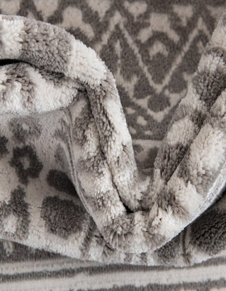 Detail image of Jill Zarin 2' 2 x 6' Uptown Cloisters Runner Rug