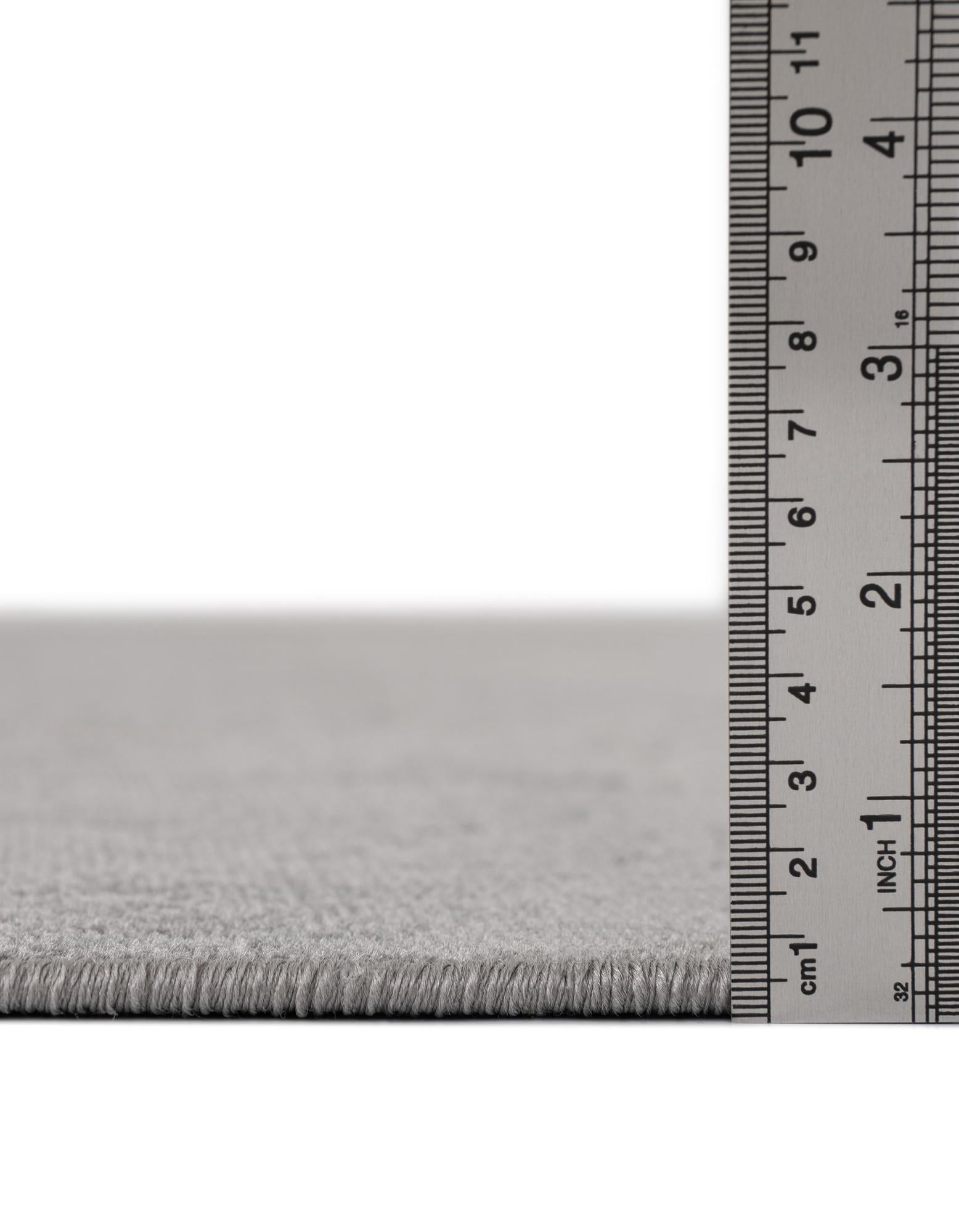 2' 7 x 10' Valencia Runner Rug