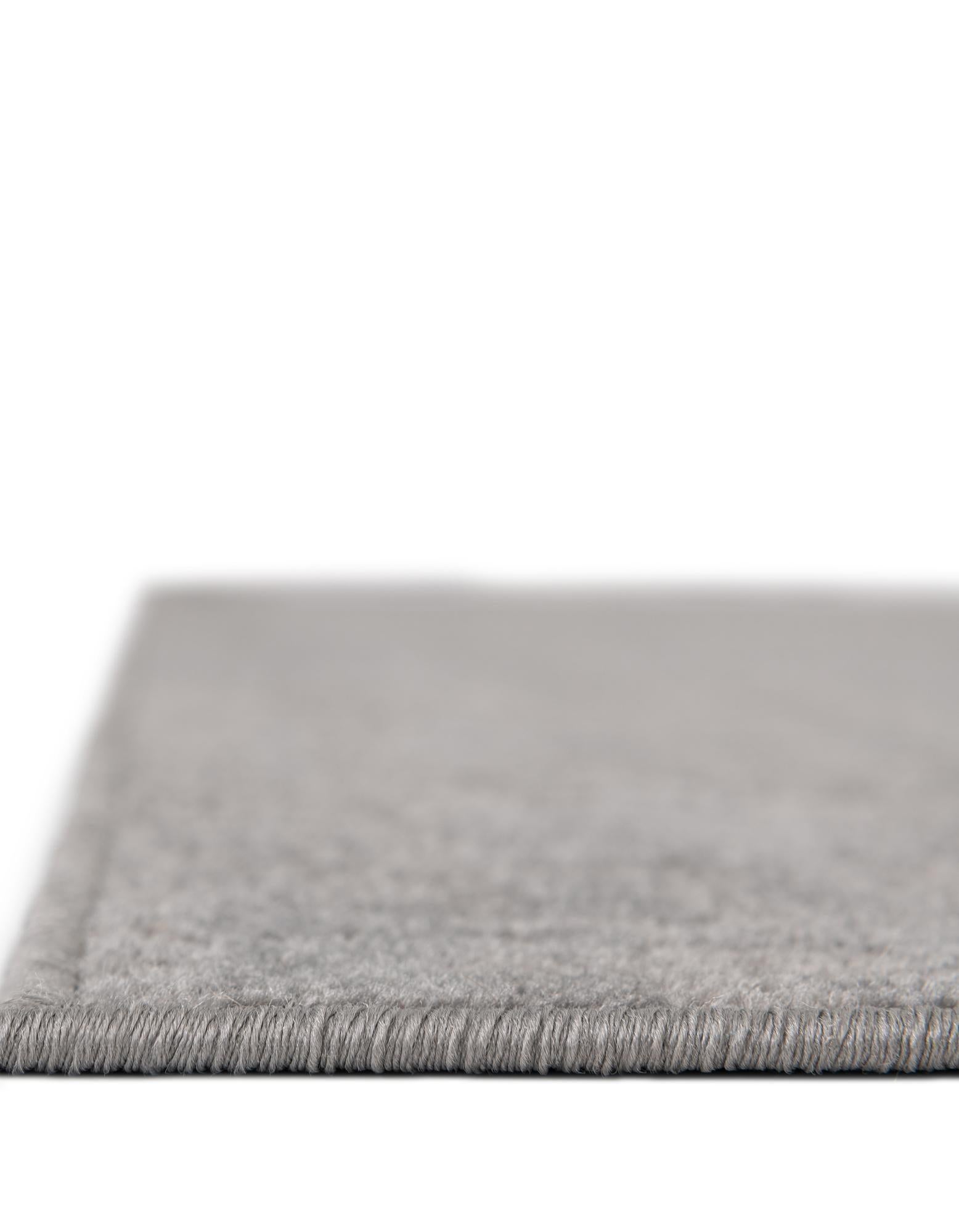 2' 7 x 10' Valencia Runner Rug
