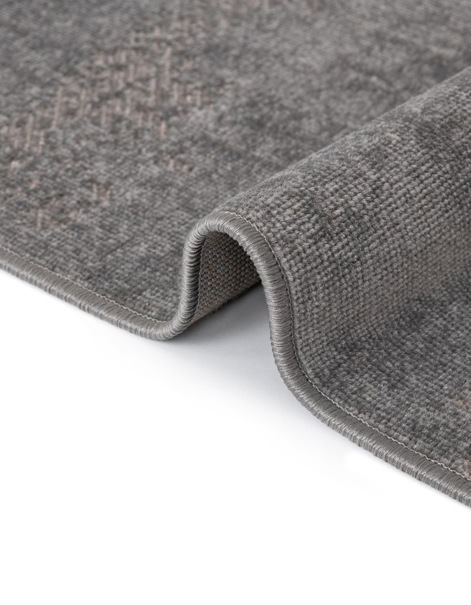 2' 7 x 10' Valencia Runner Rug