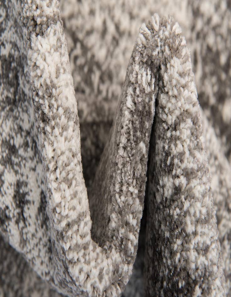 Detail image of 2' x 6' Veneto Runner Rug