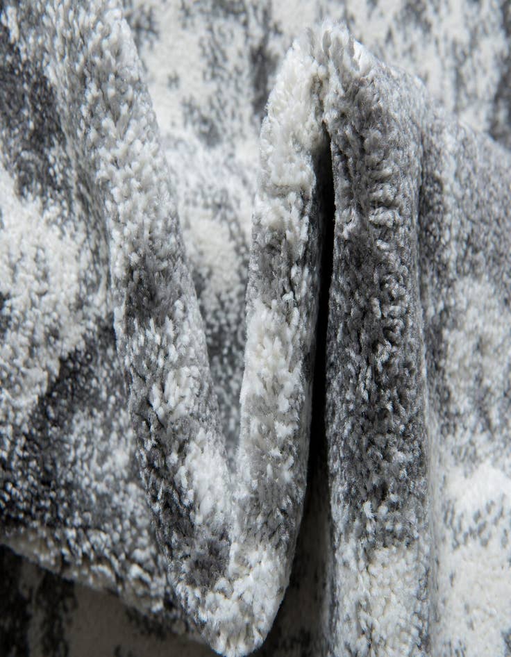 Detail image of 2' x 6' Veneto Runner Rug