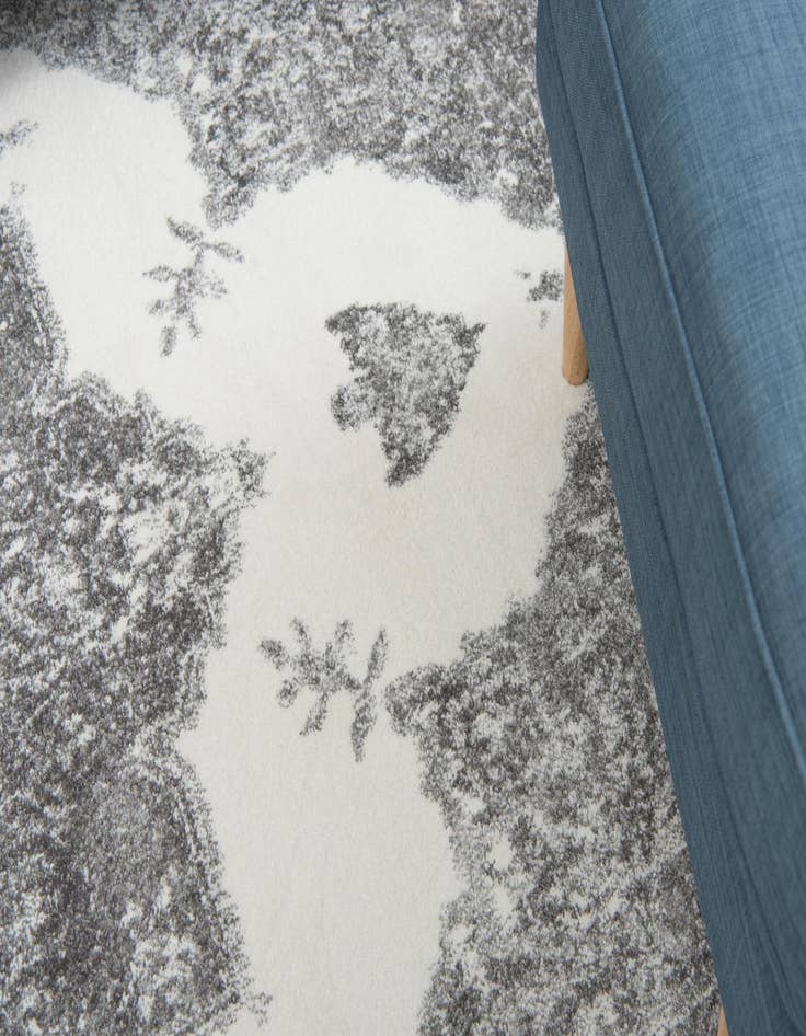 Detail image of 2' x 6' Venice Runner Rug