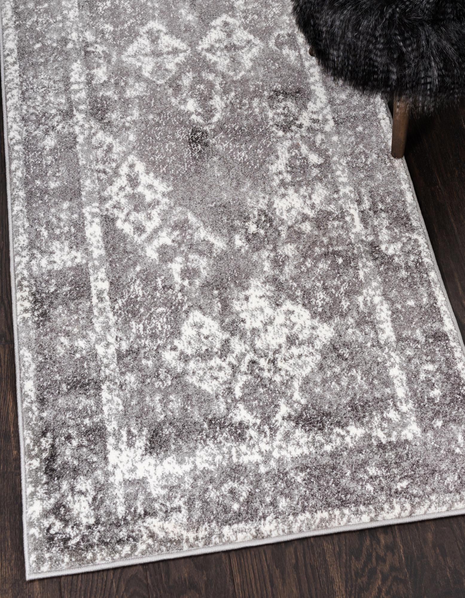 2' 7 x 10' Venice Runner Rug