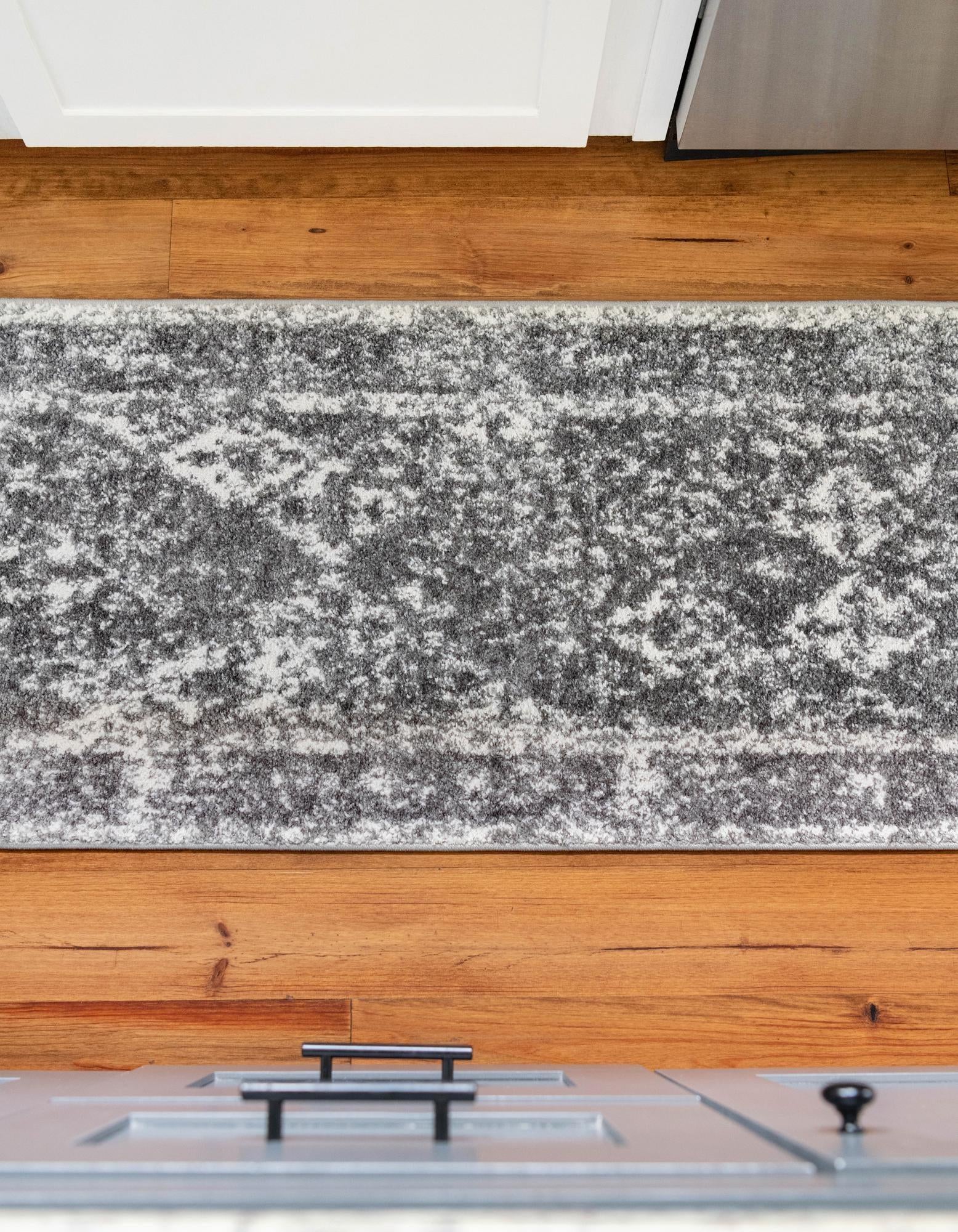 2' 7 x 10' Venice Runner Rug