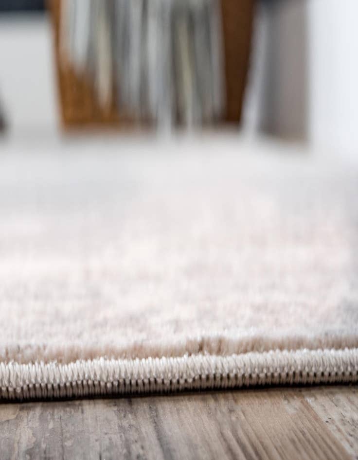 Detail image of 2' 7 x 6' Victoria Runner Rug